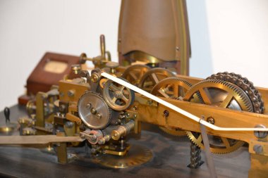 Elektrikli telgrafın parçaları.