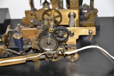 Elektrikli telgrafın parçaları.