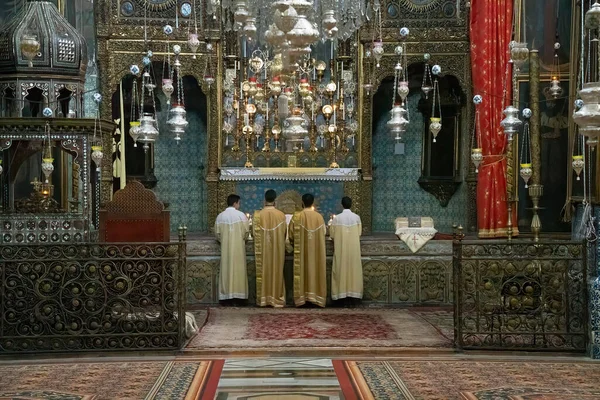 Ιερουσαλήμ Ισραήλ Νοεμβρίου 2022 Τέσσερις Ιερείς Λειτουργία Στον Καθεδρικό Ναό — Φωτογραφία Αρχείου