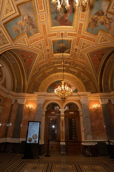 stock image Budapest, Hungary - November 28th, 2022: The foyer of the Hungarian State Opera House, Budapest, Hungary.