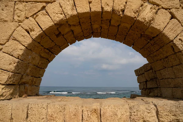 Mar Mediterráneo Visto Través Arco Del Antiguo Acueducto Romano Cesarea — Foto de Stock