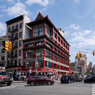 New York, ABD - 20 Temmuz 2023: Çin Mahallesi, New York 'taki Doğu yakası binası, doğu mimari bir tasarıma sahiptir..