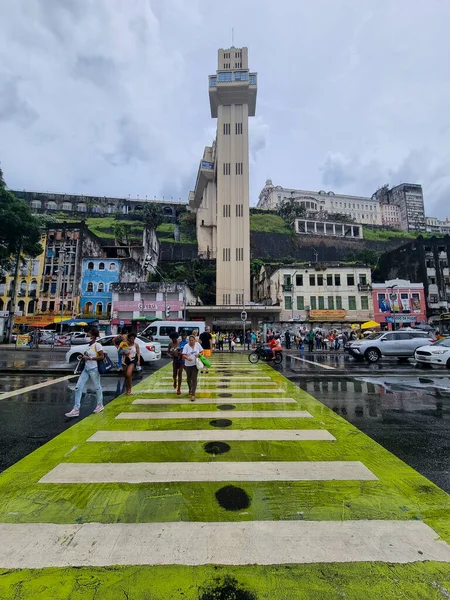 Brezilya 'nın kuzeydoğusundaki Salvador Bahia şehrindeki Lacerda asansörü.
