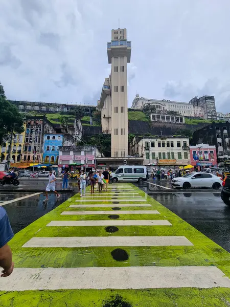 Brezilya 'nın kuzeydoğusundaki Salvador Bahia şehrindeki Lacerda asansörü.