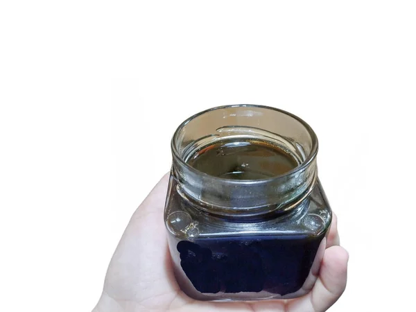 白い背景に隔離された瓶の中の栗の蜂蜜 — ストック写真