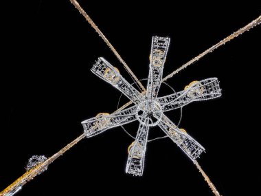 Romanya 'nın Baia Mare kentinde ışıklardan yapılmış Noel süslemesi