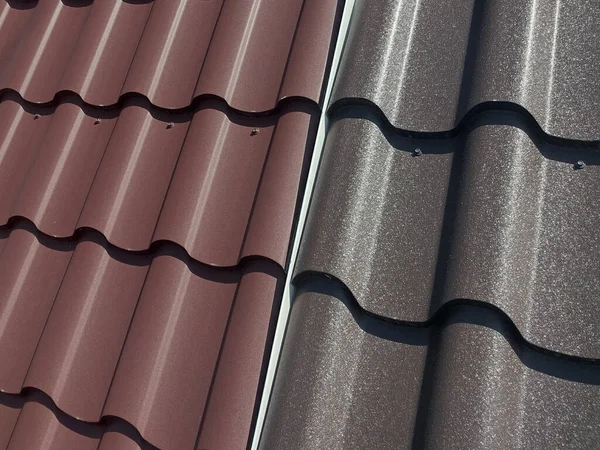 建筑物屋顶用金属砖 不同的变式 — 图库照片
