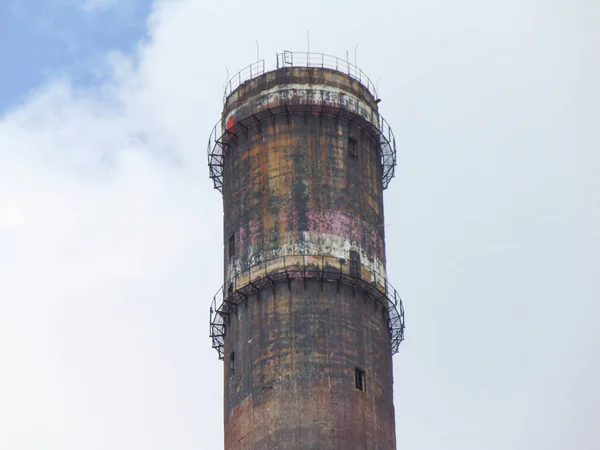 ルーマニアのバイア マーレ市にある古い非機能産業用タワー 高さは約351M — ストック写真