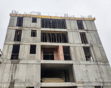 Yeni bina yapım aşamasında. İnşaat konsepti