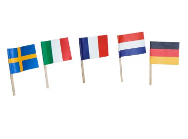 Bazı Avrupa ülkelerinin bayrakları: İsveç, İtalya, Fransa, Almanya, Hollanda