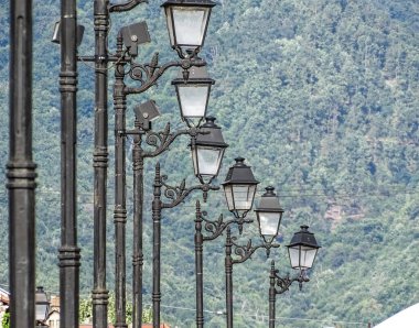 Romanya 'nın Baia Mare kentinde fenerli halka açık ışıklandırma direkleri
