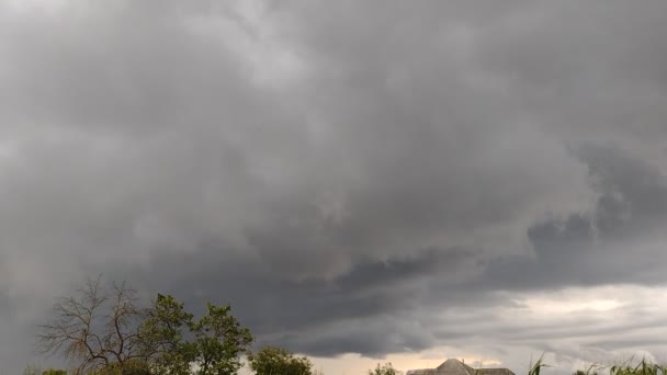 Regenwolken Ziehen Schnell Auf Der Regen Kommt — Stockvideo
