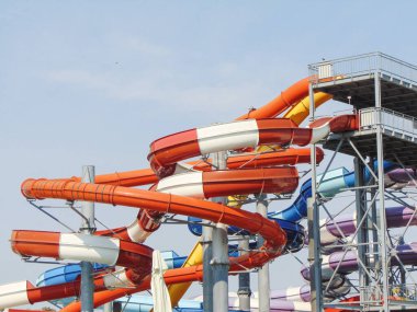 Aquapark 'ın slaytları. Oradea kenti Romanya 'da Aquapark Nymphaea