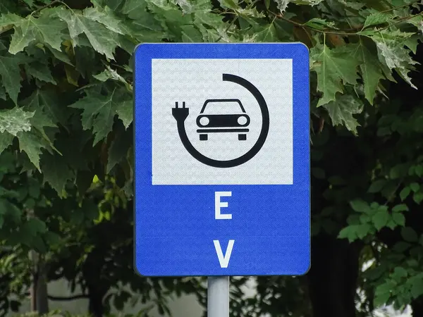 Elektrikli Arabaların Göstergesi Elektrikli Arabalar Için Şarj Istasyonu — Stok fotoğraf