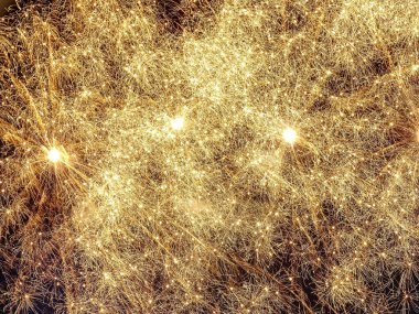 Gökyüzünde havai fişekler. Romanya 'da havai fişek gösterisi