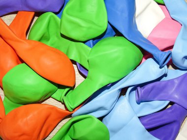 Renkli balon yığını. Balonların arka planı