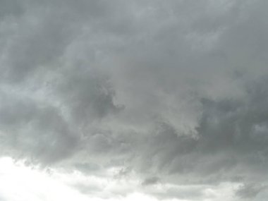 Romanya 'nın Baia Mare şehrinde fırtına bulutları geliyor.