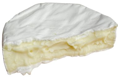 ahşap arka planda camembert peyniri