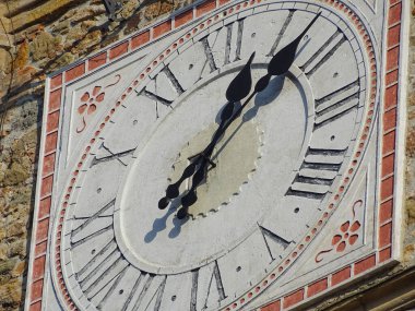 Romanya 'nın Baia Mare kentindeki Stephen Tower' da bulunan büyük eski bir saat