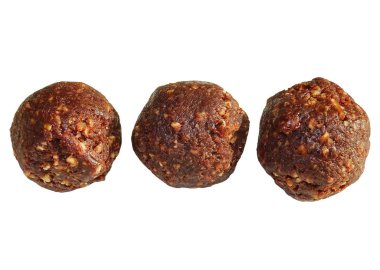 İçinde tarihler, fındıklı kek, kaju çekirdeği ve diğer malzemeler de var.