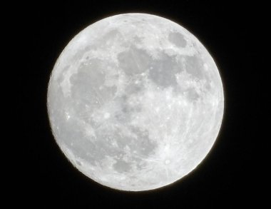Gece Romanya 'dan görülen ay. Dolunay