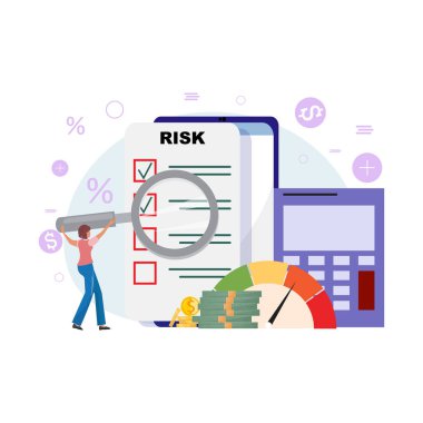 Kadın, ayrıntıları incelemek için elinde büyük bir büyüteçle stratejik karar verme ve risk yönetimi yapıyor. Büyük hesap makinesi, risk ölçer, para, kontrol listesi olan büyük ekran