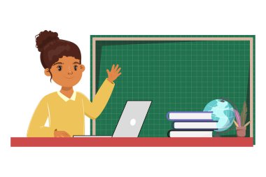 Elleri topuz gibi sallanan, dizüstü bilgisayarın, kitapların ve masanın üstünde bir kürenin önünde oturan, arka planda yazı tahtası olan sevimli siyah bir kız.