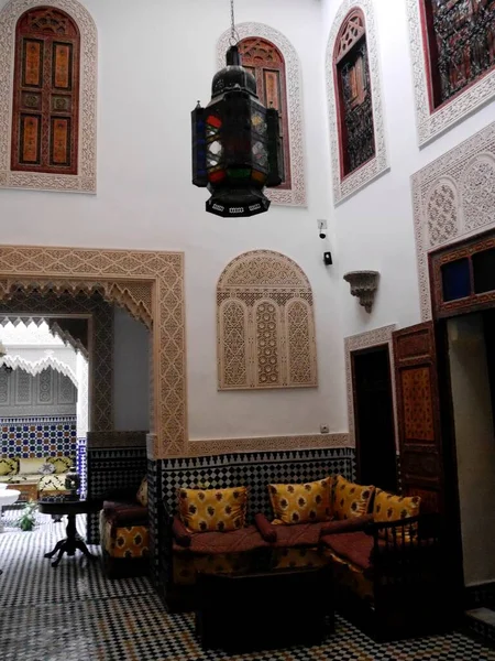 Vista Del Riad Tradicional Con Azulejos Azules Medina Fez Marruecos — Foto de Stock
