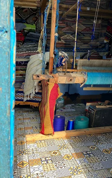 Zoomen Stapels Gekleurde Doeken Werkplaats Chefchaouen Marokko Hoge Kwaliteit Foto — Stockfoto