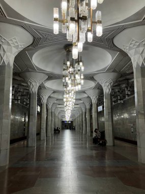 Dikey manzara, Taşkent metro istasyonu, Independence Meydanı, Özbekistan. Yüksek kalite fotoğraf