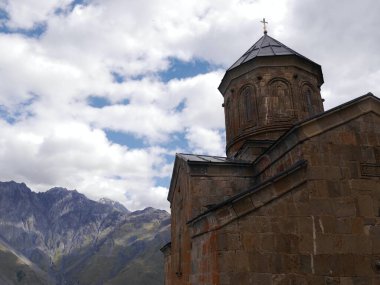 Gergeti Trinity Kilisesi, Kafkasya, Kasbegi, Gürcistan. Yüksek kalite fotoğraf