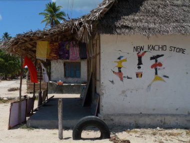 Tropik cennet köyü Jambiani, Zanzibar 'daki basit bir köy mağazası. Yüksek kalite fotoğraf