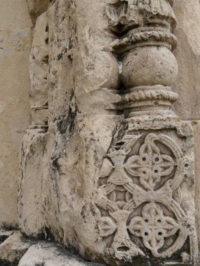 Kutaisi, Georgia 'daki Bagrati katedralinin duvarına süslü oymalar. Yüksek kalite fotoğraf