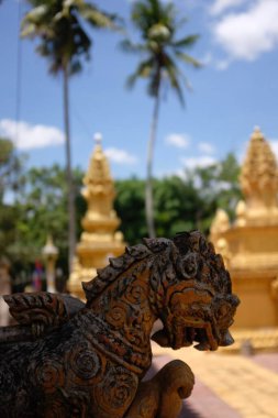 Tapınak detaylarını kapatın, Savaş Battambang, Palmiyeli ve heykelli Kamboçya. Yüksek kalite fotoğraf