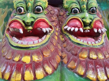 İki renkli korkunç maskeyi kapatın, Pondicherry, Güney Hindistan. Yüksek kalite fotoğraf