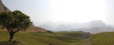 Gökkuşağı Geçidi 'nin panoramik görüntüsü, Winterton, Güney Afrika' da geniş kopya alanı var. Yüksek kalite fotoğraf