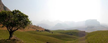 Gökkuşağı Geçidi 'nin panoramik görüntüsü, Winterton, Güney Afrika' da geniş kopya alanı var. Yüksek kalite fotoğraf