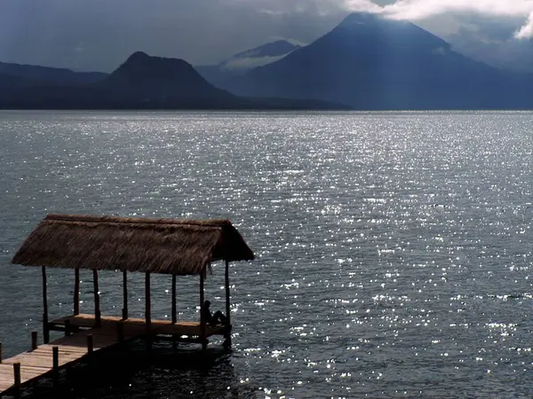 Jetty 'nin sakin manzarası, San Antonio de Palopo, Atitlan Gölü, Guatemala, Orta Amerika. Yüksek kalite fotoğraf
