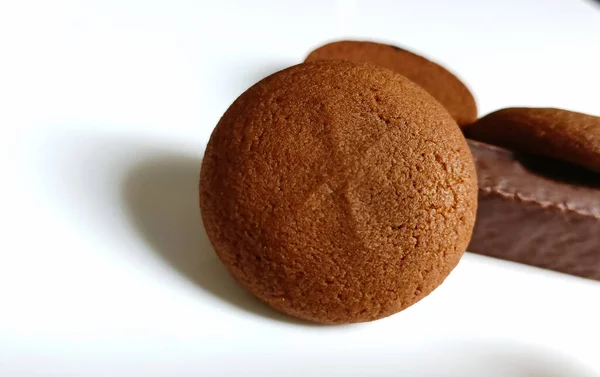 Kekse Mit Schokolade Auf Weißem Hintergrund — Stockfoto