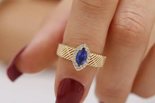 다이아몬드 반지를 — 스톡 사진