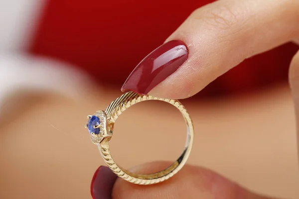 Közeli Kép Egy Arany Gyémánt Gyűrűről — Stock Fotó