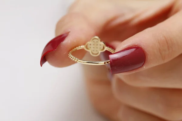 Vrouwen Earring Sieraden Model Vrolijke Vrouw Met Diamanten Oorbellen Ring — Stockfoto
