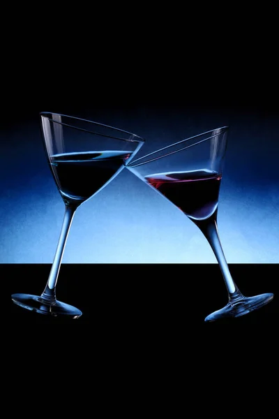 Deux Verres Vin Rouge Sur Fond Noir — Photo