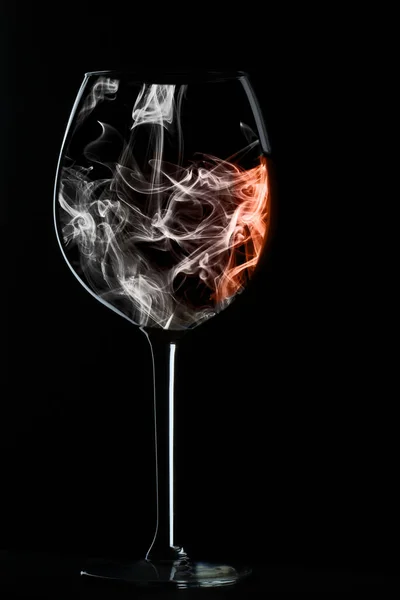 Elegant Red Wine Glass Wine Bottle Bunch Grapes Dark Background — Stock Photo, Image