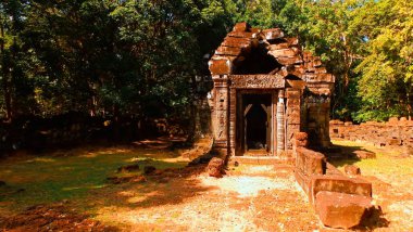 Angkor Wat tapınağı yolunda, küçük bir daire, Siem Reap, Kamboçya