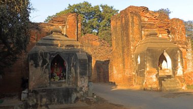 Sabah eski tapınakta.