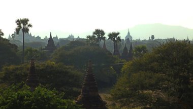 Bagan, Myanmar (Burma) yakınlarındaki Pagan Krallığı harabeleri)