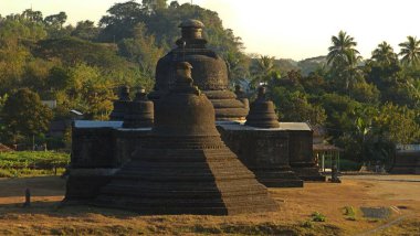 Mrauk-u şehrinin güzel tapınağı.