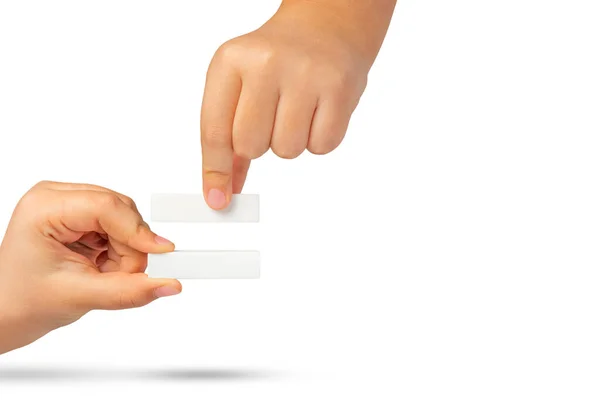 Sembol Beyaz Arka Plandaki Bir Çocuğun Ellerinde Eşittir Eşit Işareti — Stok fotoğraf