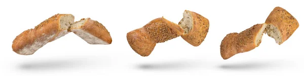 一组碎面包的分离物 在白色孤立的背景上的一组浅色面包 健康食品概念 一块被摔成两半的面包投下了阴影 侧视图 — 图库照片